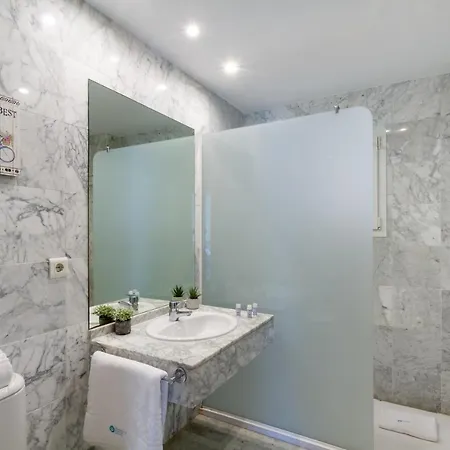 Apartman Marbella Banus Suites - Banus Playa Rocio - 3Br - 3Ba - Direct Beach & Sea Access Complex - Outdoor Terrace W Garden Views - Pool - 3 Min Walk To Puerto Banus & Corte Ing Luxury Shopping - Ideal For Families Marbella